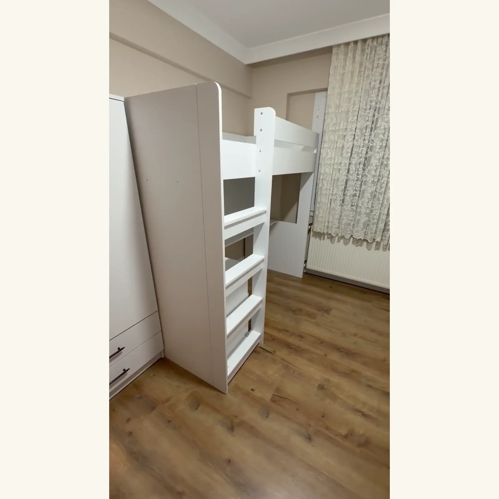 İlk beyaz MDF ranzanın gerçek teslimat görünümü